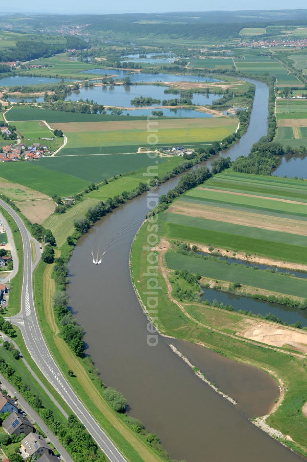 Aerial photograph Trunstadt - Main-Flussverlauf bei Trunstadt Richtung Nordwesten.