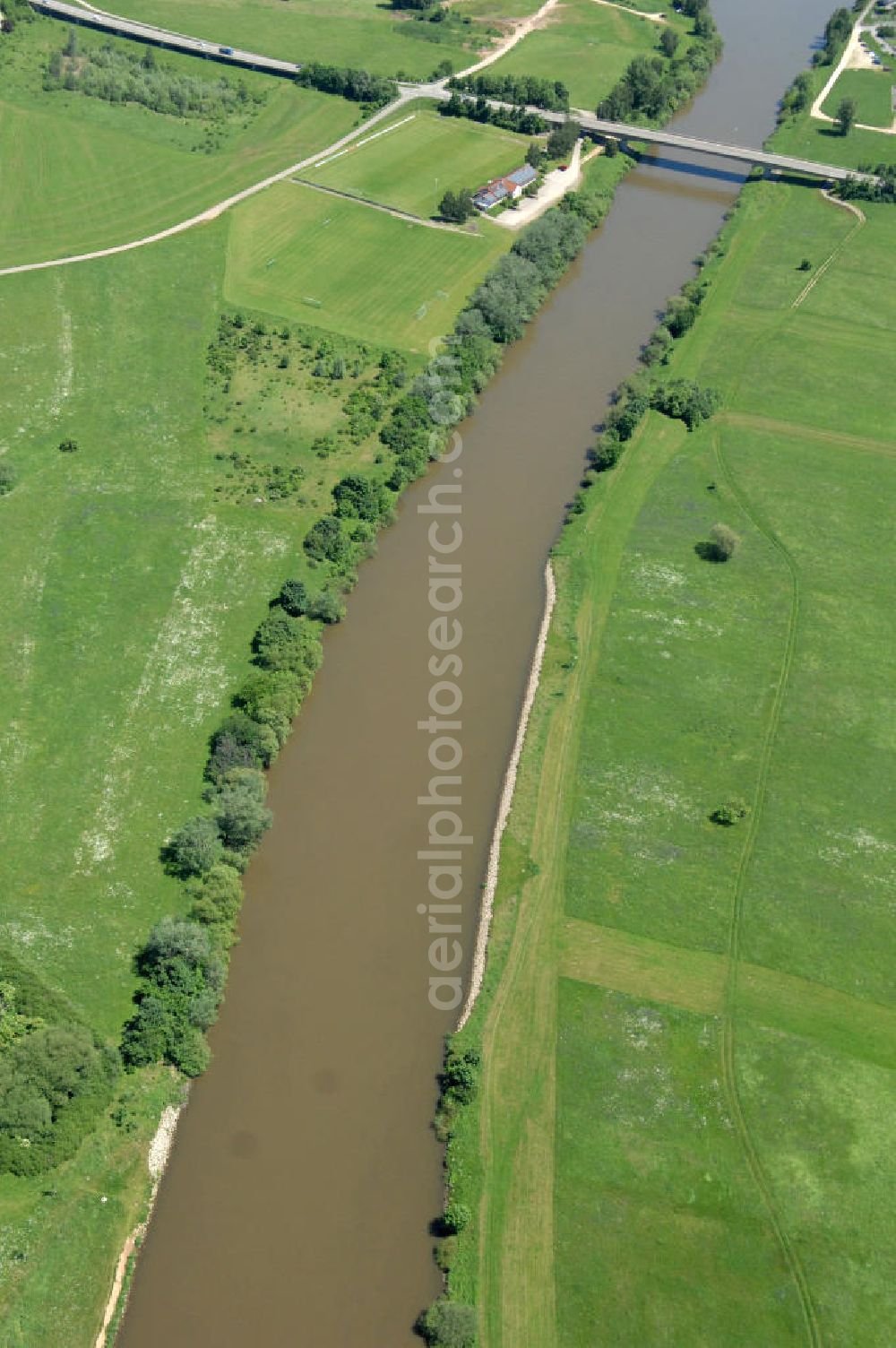 Aerial photograph Trunstadt - Main-Flussverlauf bei Trunstadt Richtung Osten.