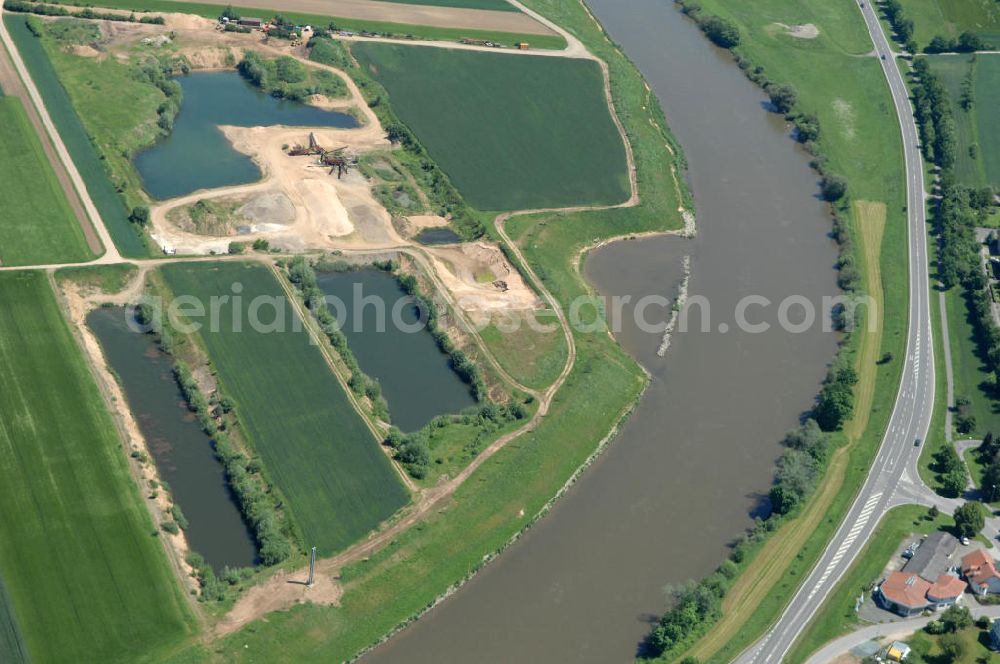 Aerial photograph Trunstadt - Main-Flussverlauf bei Trunstadt Richtung Osten.