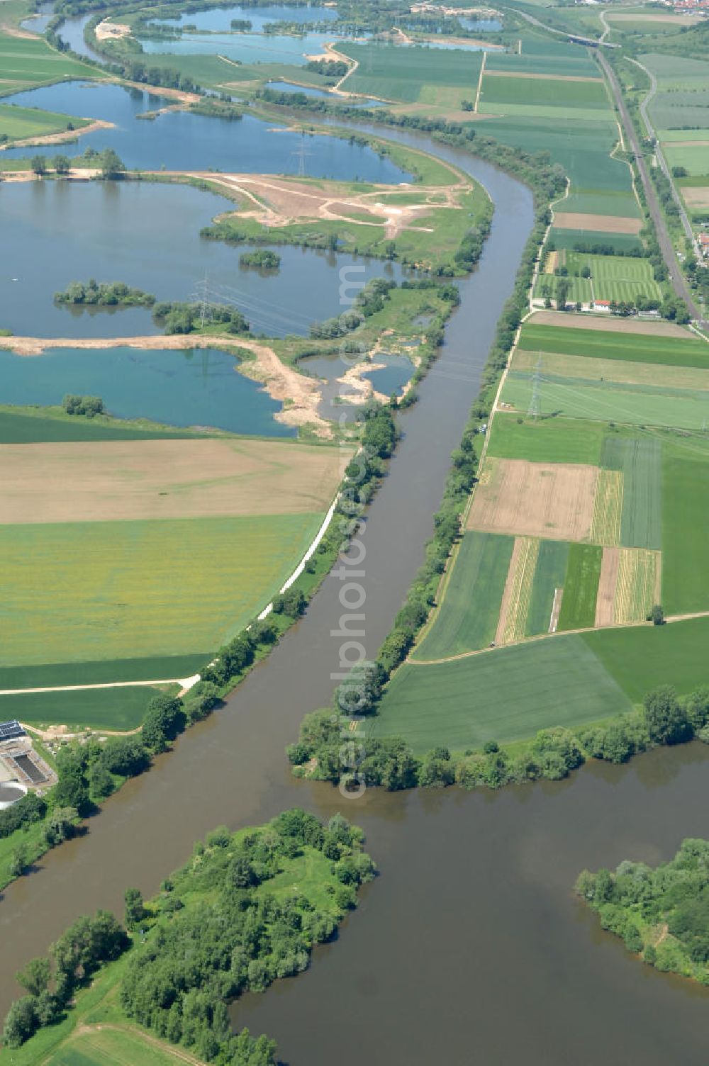 Aerial image Trunstadt - Main-Flussverlauf bei Trunstadt Richtung Nordwesten.