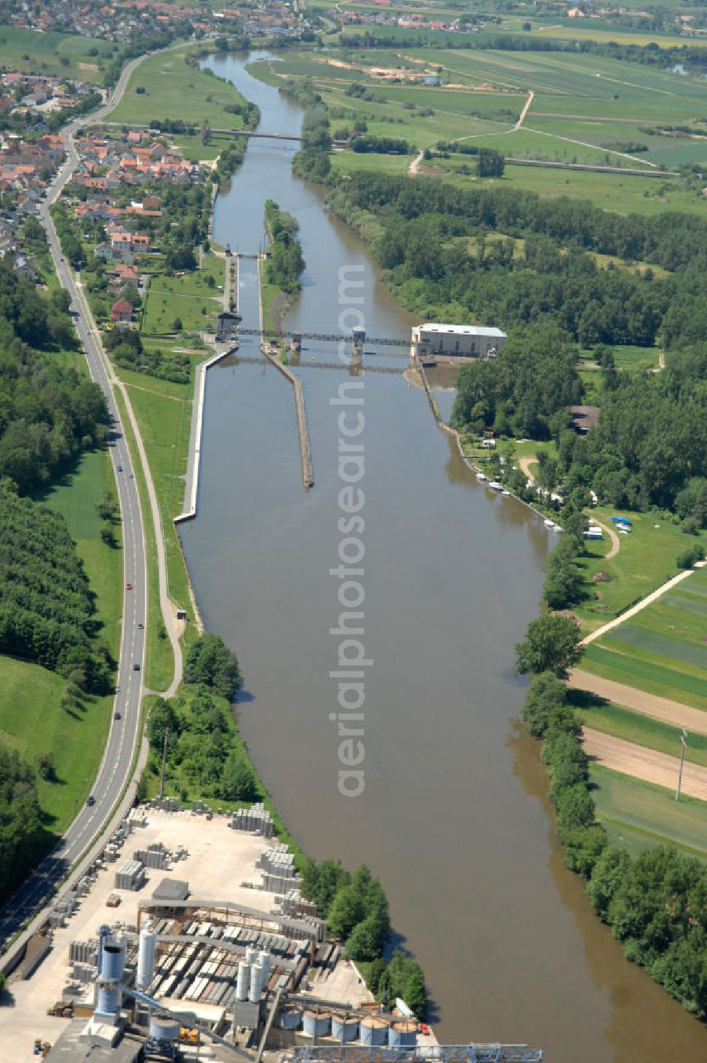 Aerial photograph Viereth - Main-Flussverlauf mit Altarm an der Staustufe Schleuse und Wehr Viereth.