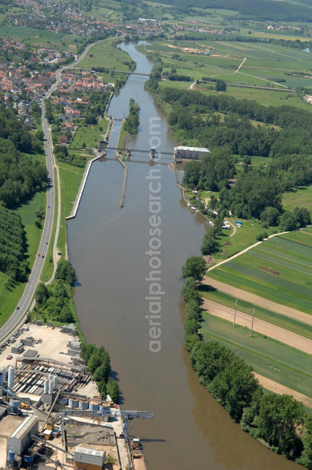 Viereth from above - Main-Flussverlauf mit Altarm an der Staustufe Schleuse und Wehr Viereth.