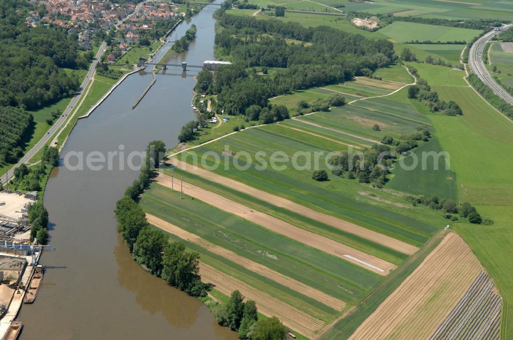 Aerial image Viereth - Main-Flussverlauf mit Altarm an der Staustufe Schleuse und Wehr Viereth.