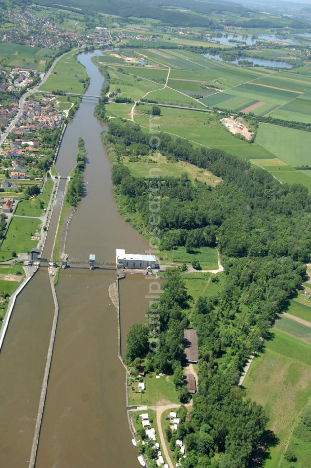 Viereth from above - Main-Flussverlauf mit Altarm an der Staustufe Schleuse und Wehr Viereth.