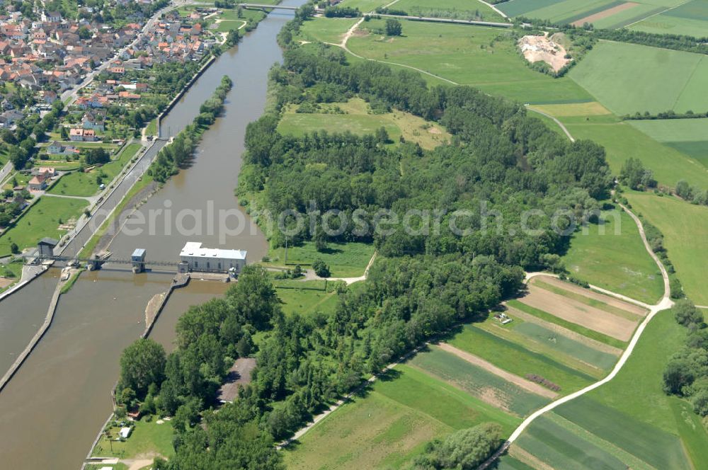 Aerial photograph Viereth - Main-Flussverlauf mit Altarm an der Staustufe Schleuse und Wehr Viereth.