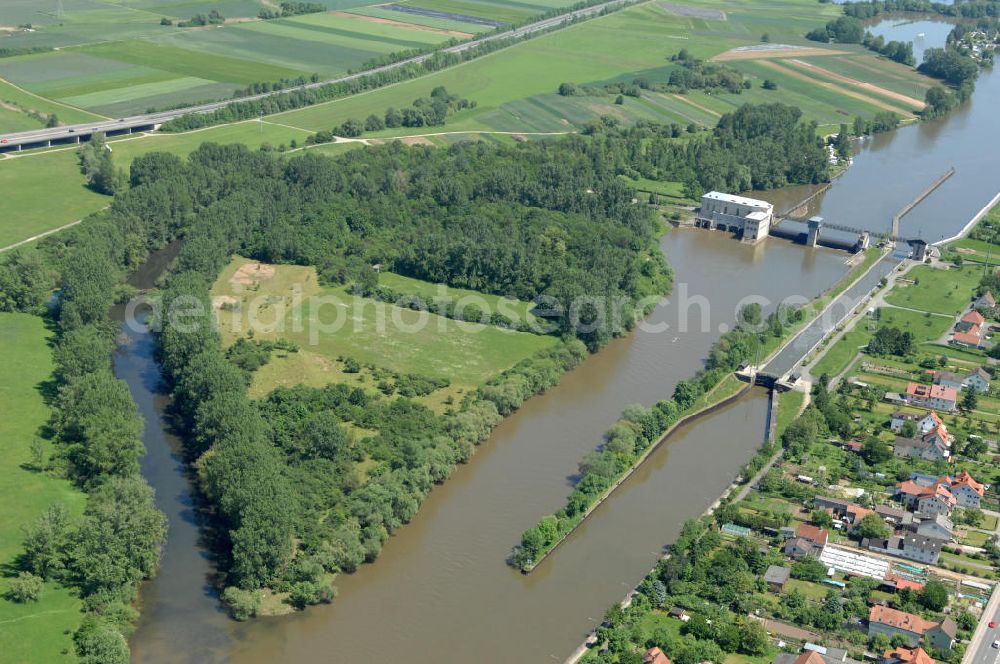 Aerial photograph Viereth - Main-Flussverlauf mit Altarm an der Staustufe Schleuse und Wehr Viereth.