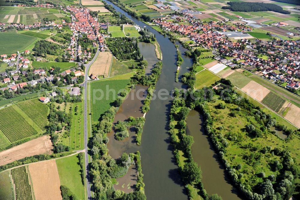 Albertshofen from the bird's eye view: View from south along the Main river near by Albertshofen in the state Bavaria