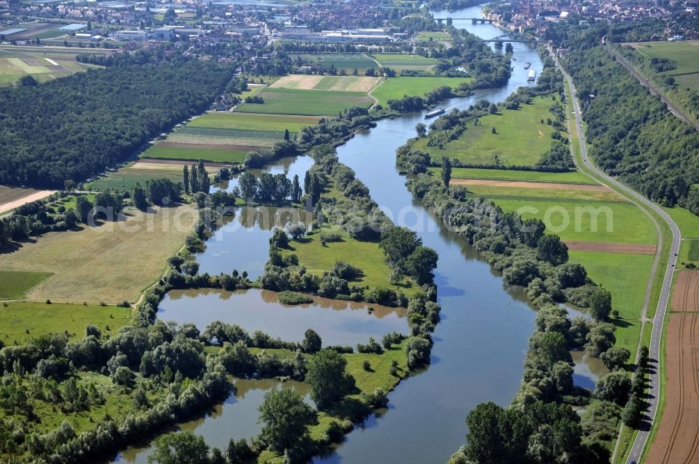 Albertshofen from the bird's eye view: View from north along the Main river near by Albertshofen in the state Bavaria