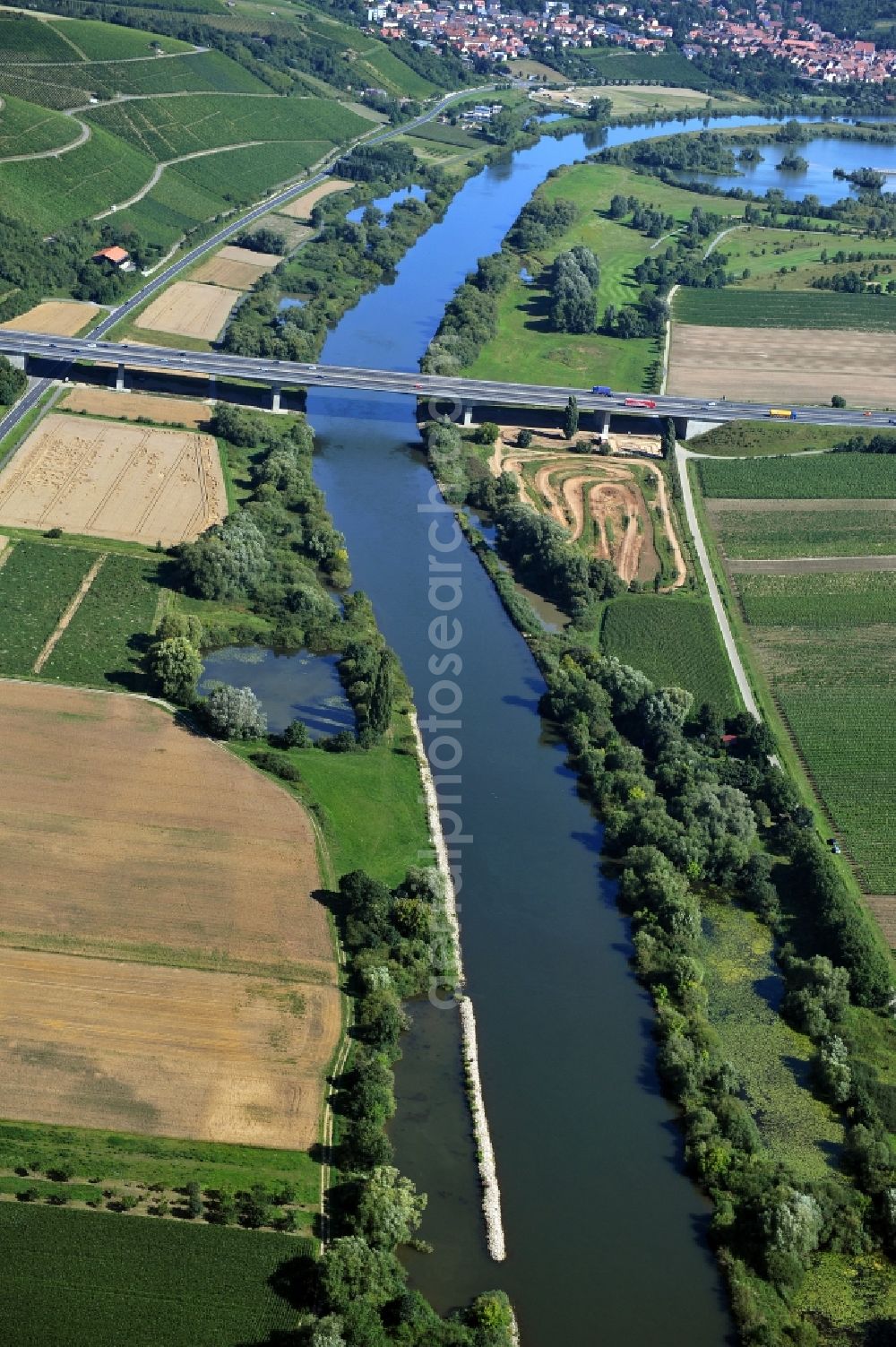 Dettelbach from the bird's eye view: View from south along the Main river near by Dettelbach with the Main bridge in the state Bavaria