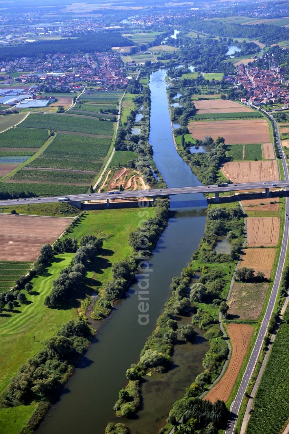 Dettelbach from the bird's eye view: View from north along the Main river near by Dettelbach with the Main bridge in the state Bavaria