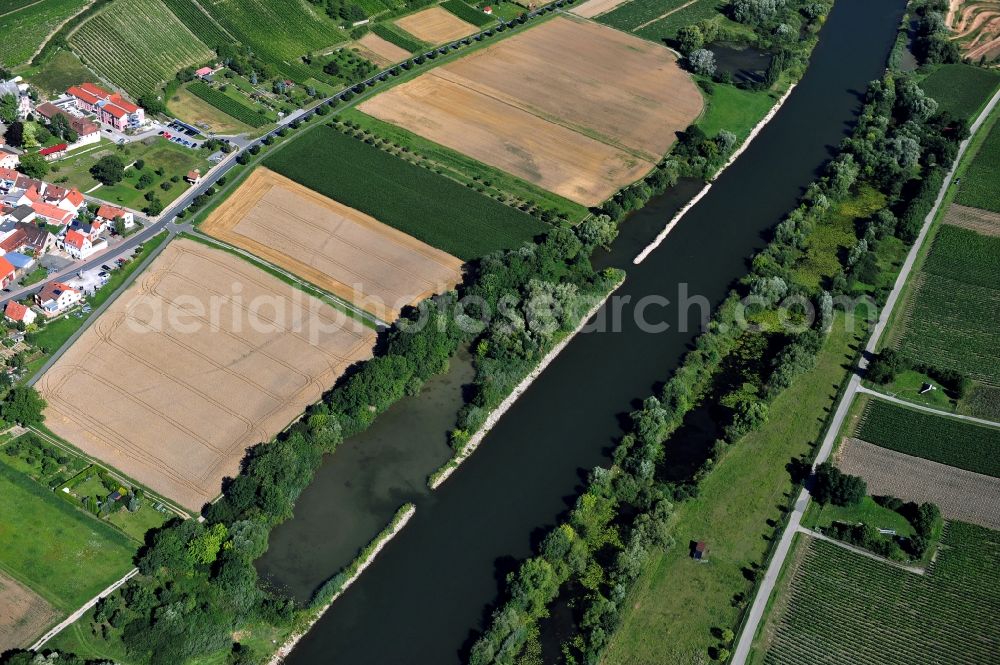 Aerial photograph Mainstockheim - View from east along the Main river near by Mainstockheim on the right riverside and Albertshofen on the left riverside in the state Bavaria