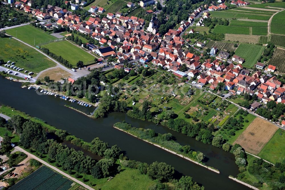 Mainstockheim from the bird's eye view: View from east along the Main river near by Mainstockheim on the right riverside and Albertshofen on the left riverside in the state Bavaria