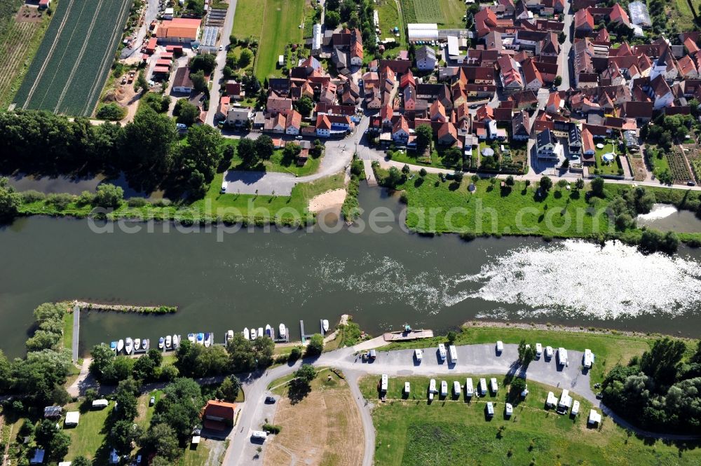 Mainstockheim from the bird's eye view: View from west along the Main river near by Mainstockheim on the right riverside and Albertshofen on the left riverside in the state Bavaria