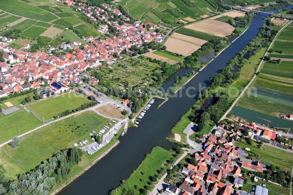 Mainstockheim from the bird's eye view: View from south along the Main river near by Mainstockheim on the right riverside and Albertshofen on the left riverside in the state Bavaria