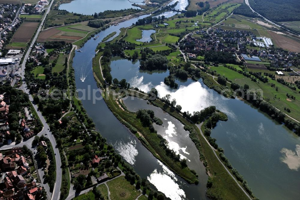 Aerial photograph Dettelbach - View from west along the Main river with the lock Dettelbach and the district Mainsondheim at the left riverside in the state Bavaria