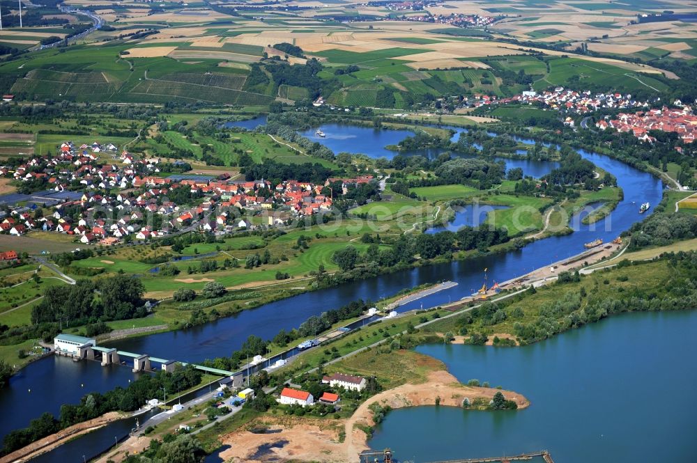 Aerial photograph Dettelbach - View from east along the Main river with the lock Dettelbach and the district Mainsondheim at the left riverside in the state Bavaria