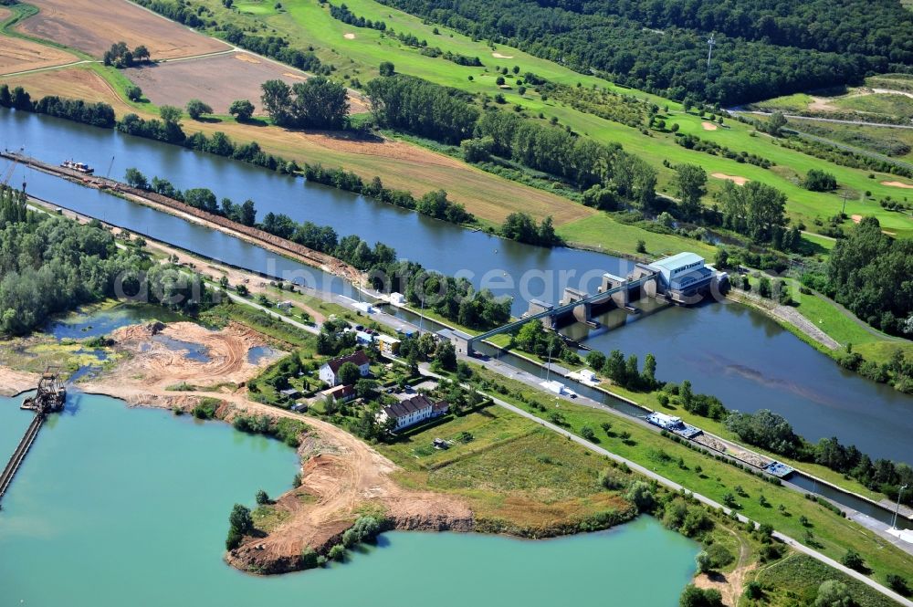 Dettelbach from the bird's eye view: View from north along the Main river in Dettelbach in the state Bavaria