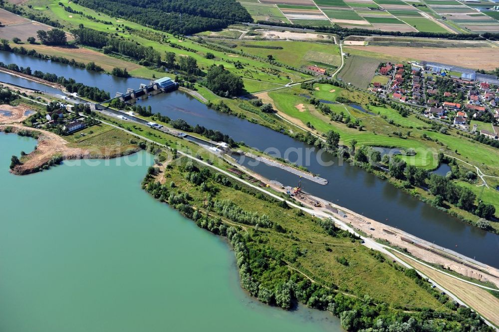 Aerial image Dettelbach - View from north along the Main river with the lock Dettelbach and the district Mainsondheim at the left riverside in the state Bavaria