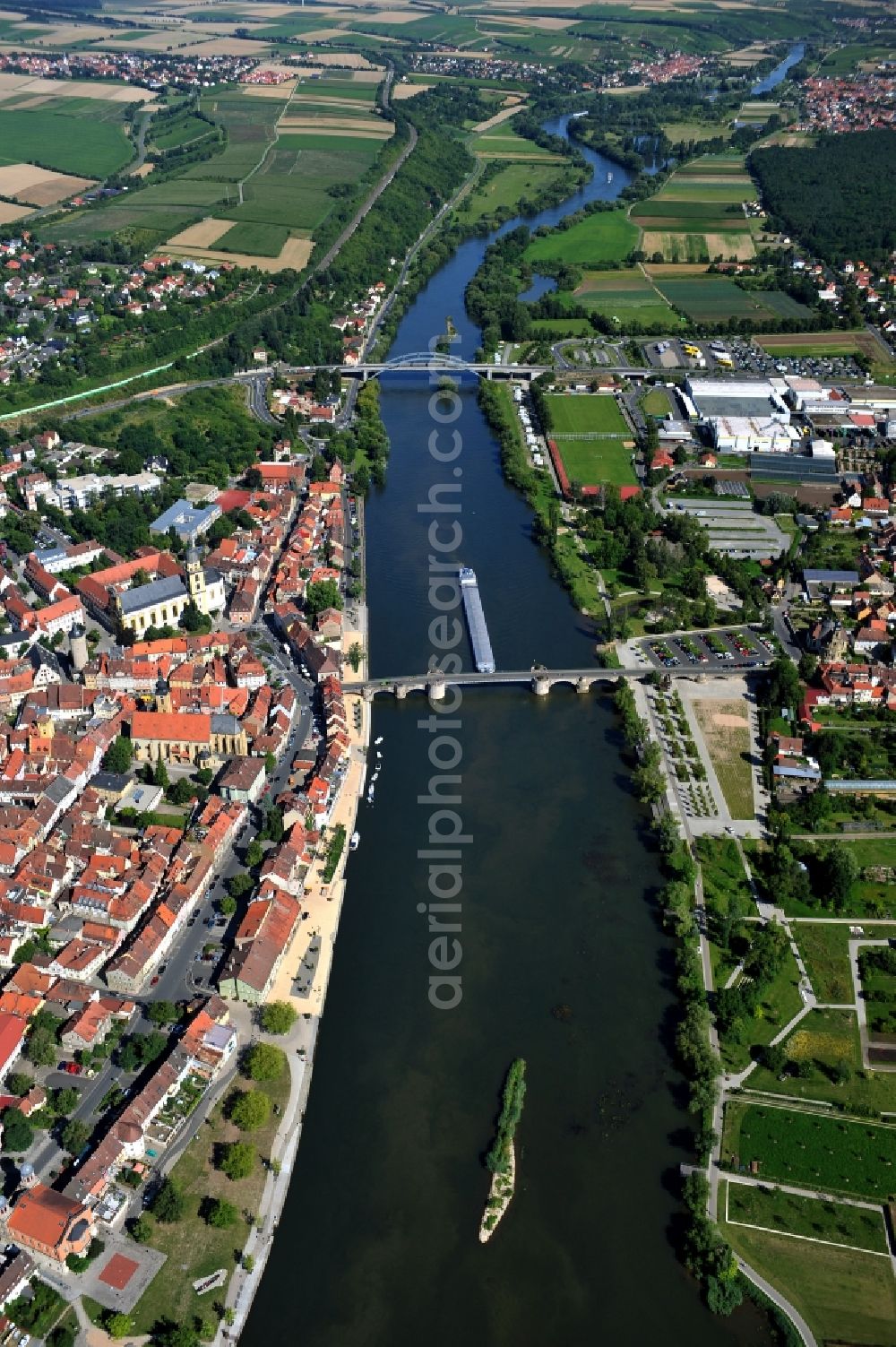 Aerial photograph Kitzingen - View from south along the Main river with the North Bridge and Pipins Bridge, Old Main Bridge in Kitzingen in the state Bavaria