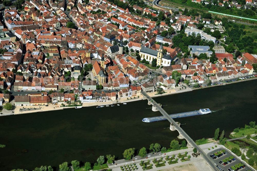 Kitzingen from the bird's eye view: View from east along the Main river with the Pipins Bridge, Old Main Bridge in Kitzingen in the state Bavaria