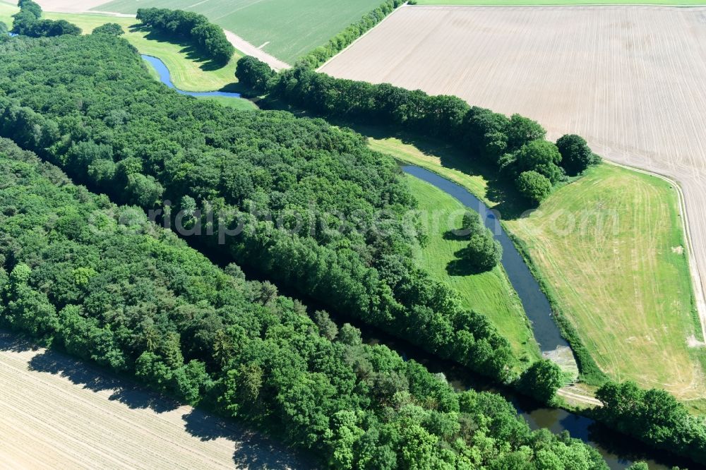 Aerial image Siggelkow - Riparian zones on the course of the river of Mueritz-Elde Wasserstrasse and dem Fluss Alte Elde in Siggelkow in the state Mecklenburg - Western Pomerania, Germany