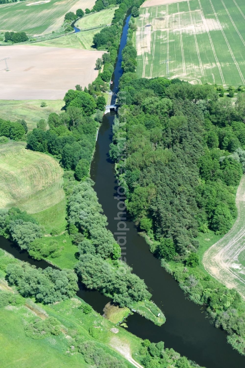 Aerial image Siggelkow - Riparian zones on the course of the river of Mueritz-Elde Wasserstrasse and dem Fluss Alte Elde in Siggelkow in the state Mecklenburg - Western Pomerania, Germany