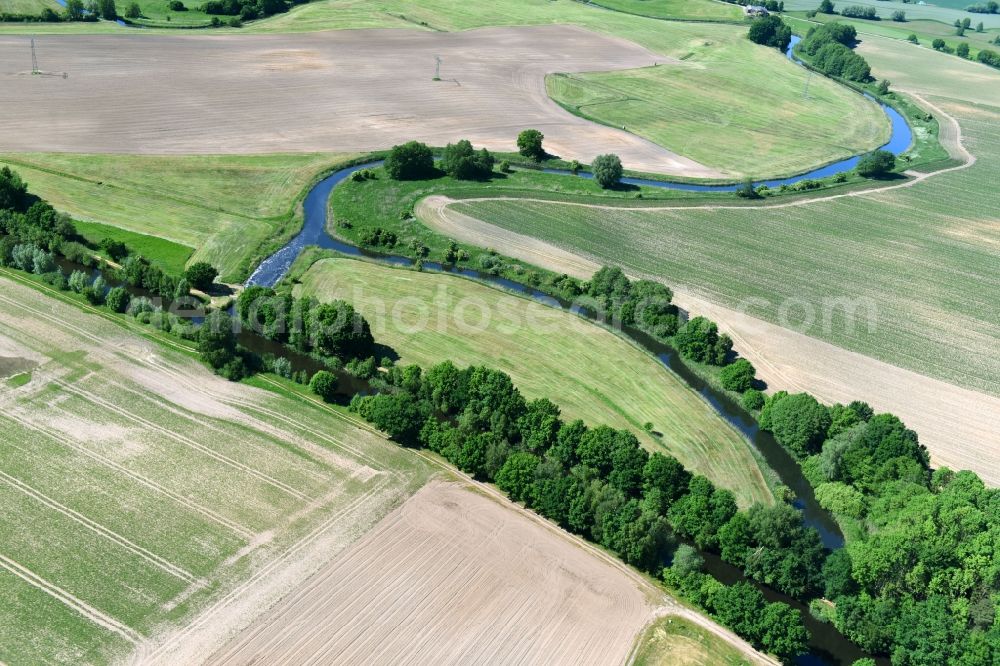 Siggelkow from the bird's eye view: Riparian zones on the course of the river of Mueritz-Elde Wasserstrasse and dem Fluss Alte Elde in Siggelkow in the state Mecklenburg - Western Pomerania, Germany