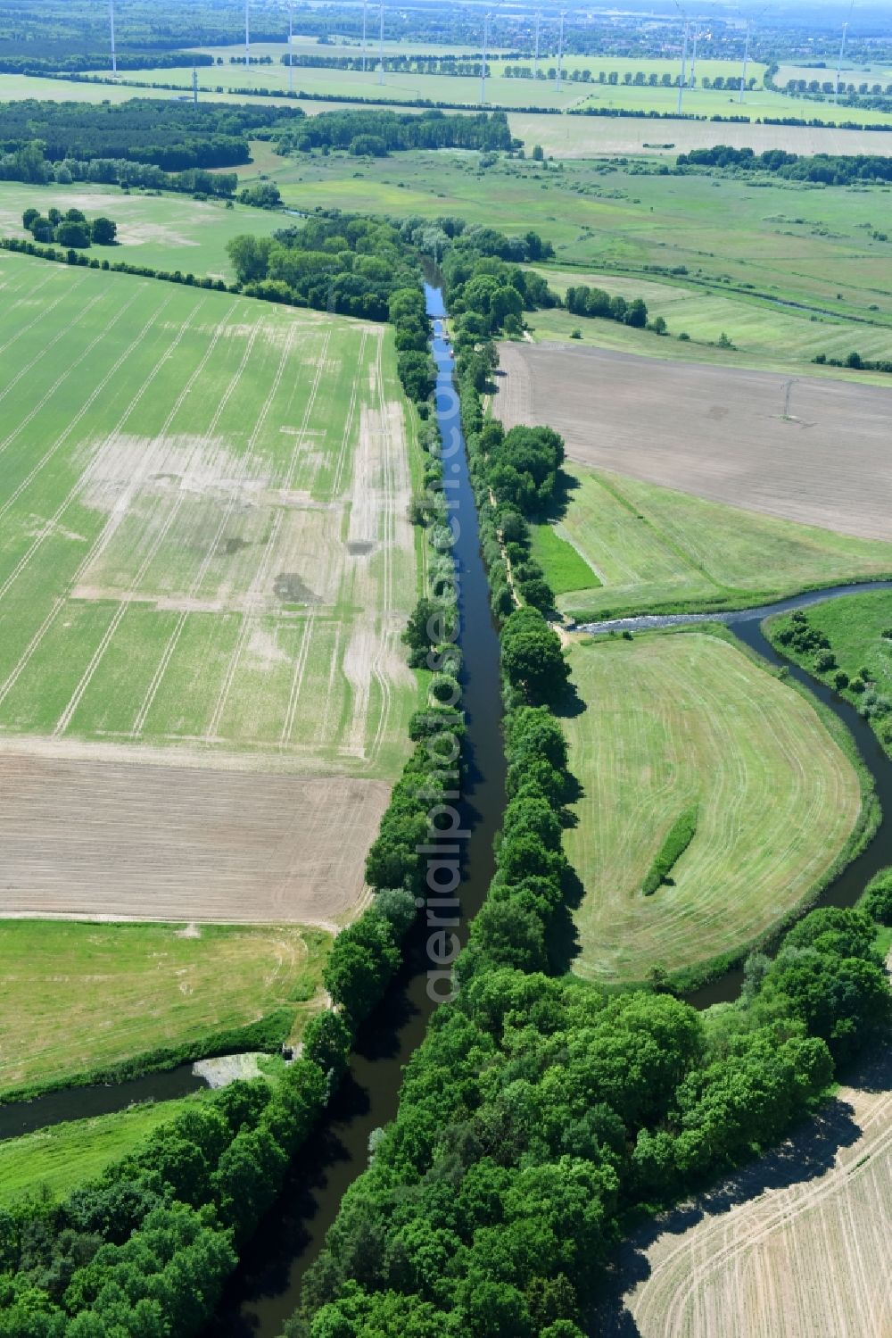 Aerial photograph Siggelkow - Riparian zones on the course of the river of Mueritz-Elde Wasserstrasse and dem Fluss Alte Elde in Siggelkow in the state Mecklenburg - Western Pomerania, Germany