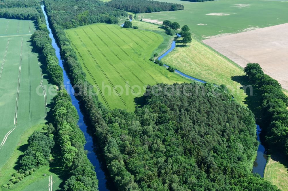 Siggelkow from the bird's eye view: Riparian zones on the course of the river of Mueritz-Elde Wasserstrasse and dem Fluss Alte Elde in Siggelkow in the state Mecklenburg - Western Pomerania, Germany