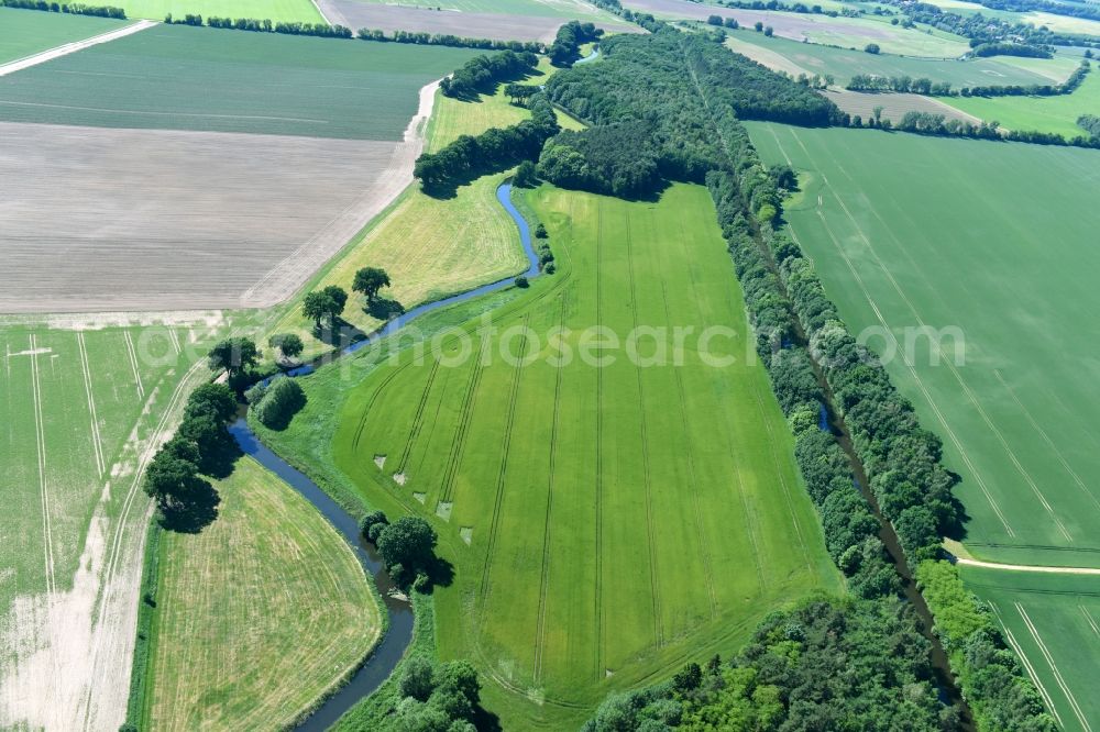 Siggelkow from the bird's eye view: Riparian zones on the course of the river of Mueritz-Elde Wasserstrasse and dem Fluss Alte Elde in Siggelkow in the state Mecklenburg - Western Pomerania, Germany