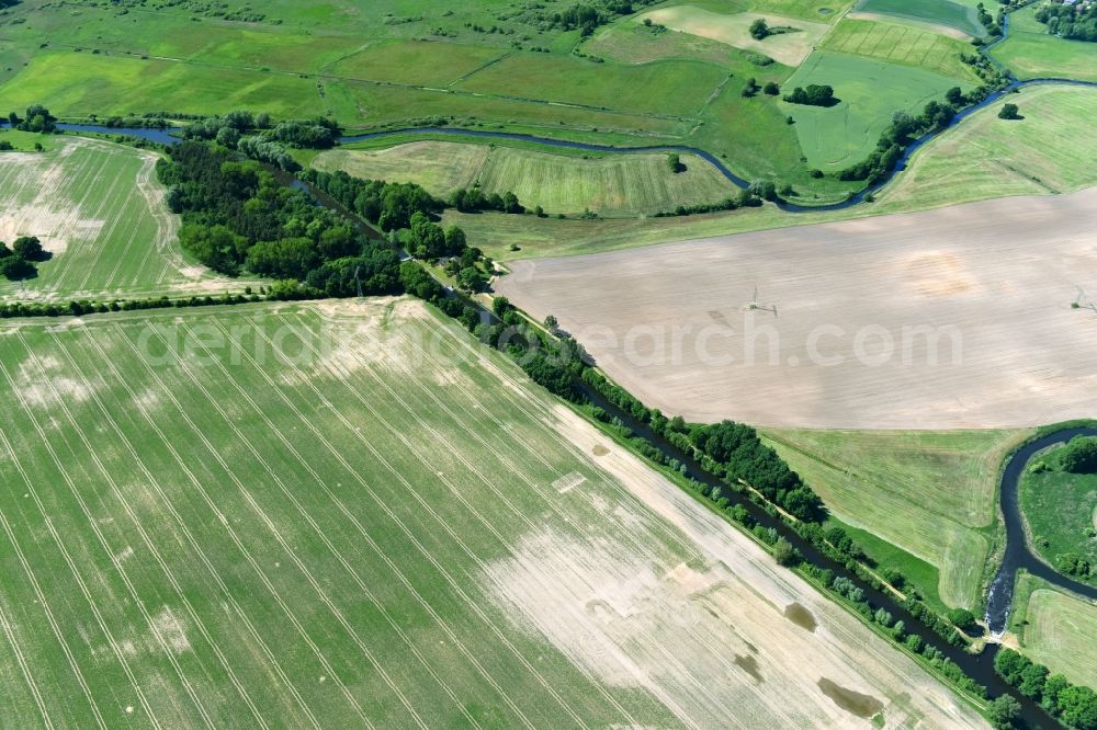 Aerial photograph Siggelkow - Riparian zones on the course of the river of Mueritz-Elde Wasserstrasse and dem Fluss Alte Elde in Siggelkow in the state Mecklenburg - Western Pomerania, Germany