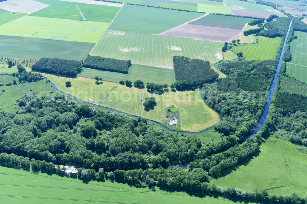 Aerial image Siggelkow - Riparian zones on the course of the river of Mueritz-Elde Wasserstrasse and dem Fluss Alte Elde in Siggelkow in the state Mecklenburg - Western Pomerania, Germany