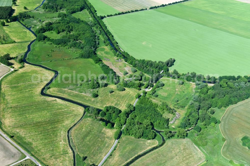 Aerial image Siggelkow - Riparian zones on the course of the river of Mueritz-Elde Wasserstrasse and dem Fluss Alte Elde in Siggelkow in the state Mecklenburg - Western Pomerania, Germany