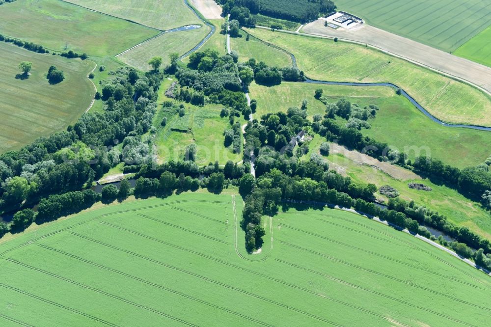 Siggelkow from the bird's eye view: Riparian zones on the course of the river of Mueritz-Elde Wasserstrasse and dem Fluss Alte Elde in Siggelkow in the state Mecklenburg - Western Pomerania, Germany