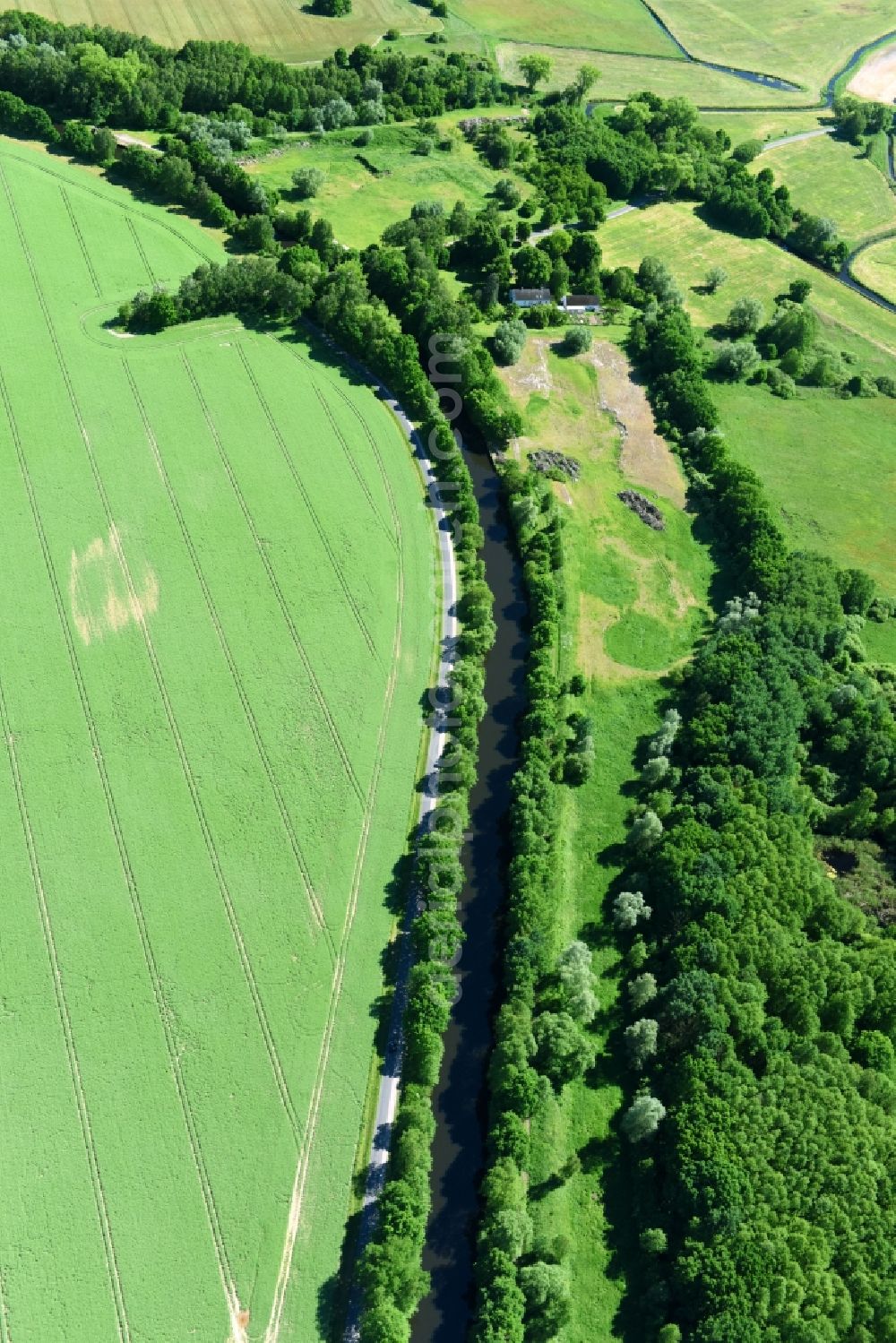 Aerial image Siggelkow - Riparian zones on the course of the river of Mueritz-Elde Wasserstrasse and dem Fluss Alte Elde in Siggelkow in the state Mecklenburg - Western Pomerania, Germany