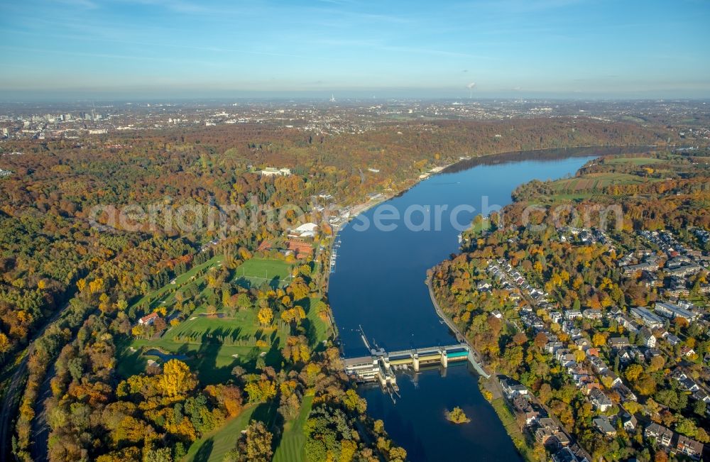 Essen from above - Curved loop of the riparian zones on the course of the river Ruhr in Essen in the state North Rhine-Westphalia