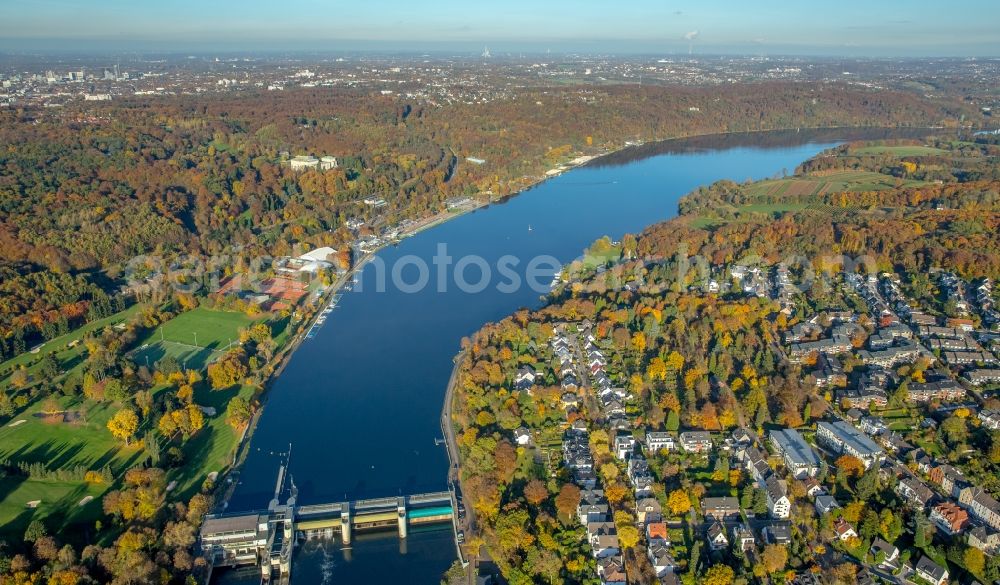 Essen from the bird's eye view: Curved loop of the riparian zones on the course of the river Ruhr in Essen in the state North Rhine-Westphalia