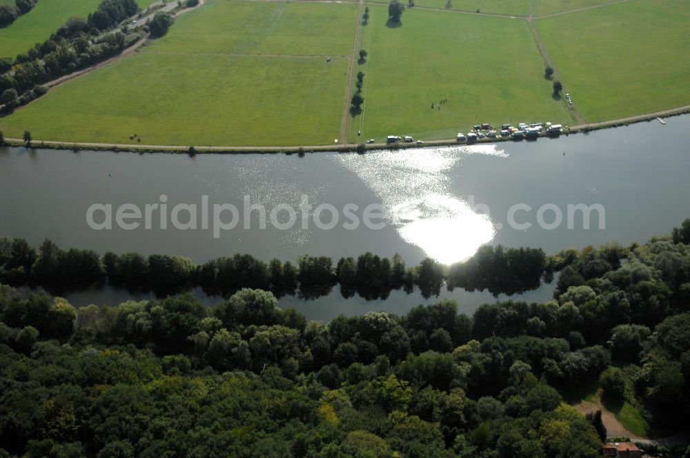 Aerial image Besseringen Stadt Merzig - Blick aus Nordost über einen Flachwasserbereich der Saar auf Die Aue bei Schwelmingen.