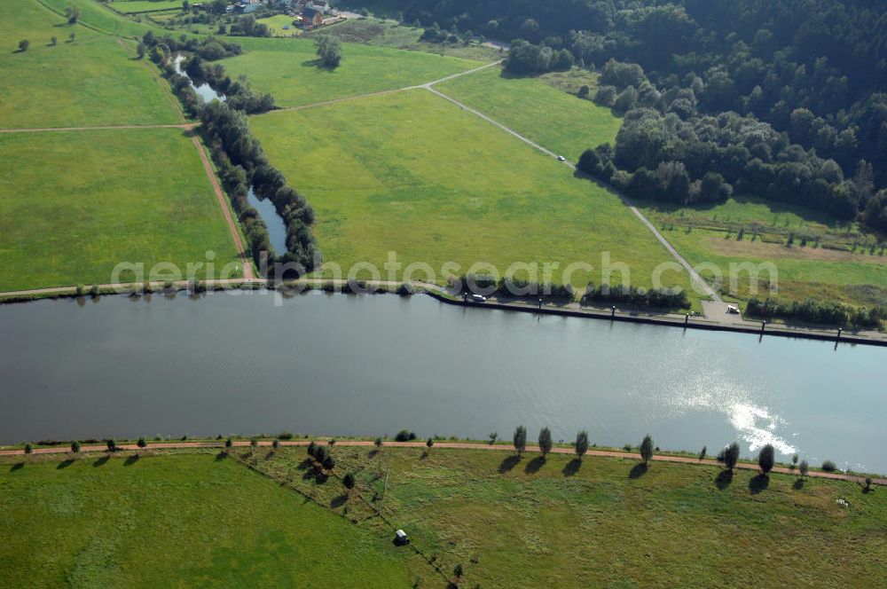 Besseringen Stadt Merzig from above - Blick aus Osten über Wiesenflächen und den Fluss Saar auf Die Aue bei Schwemlingen mit verschiedenen Kleingewässern.