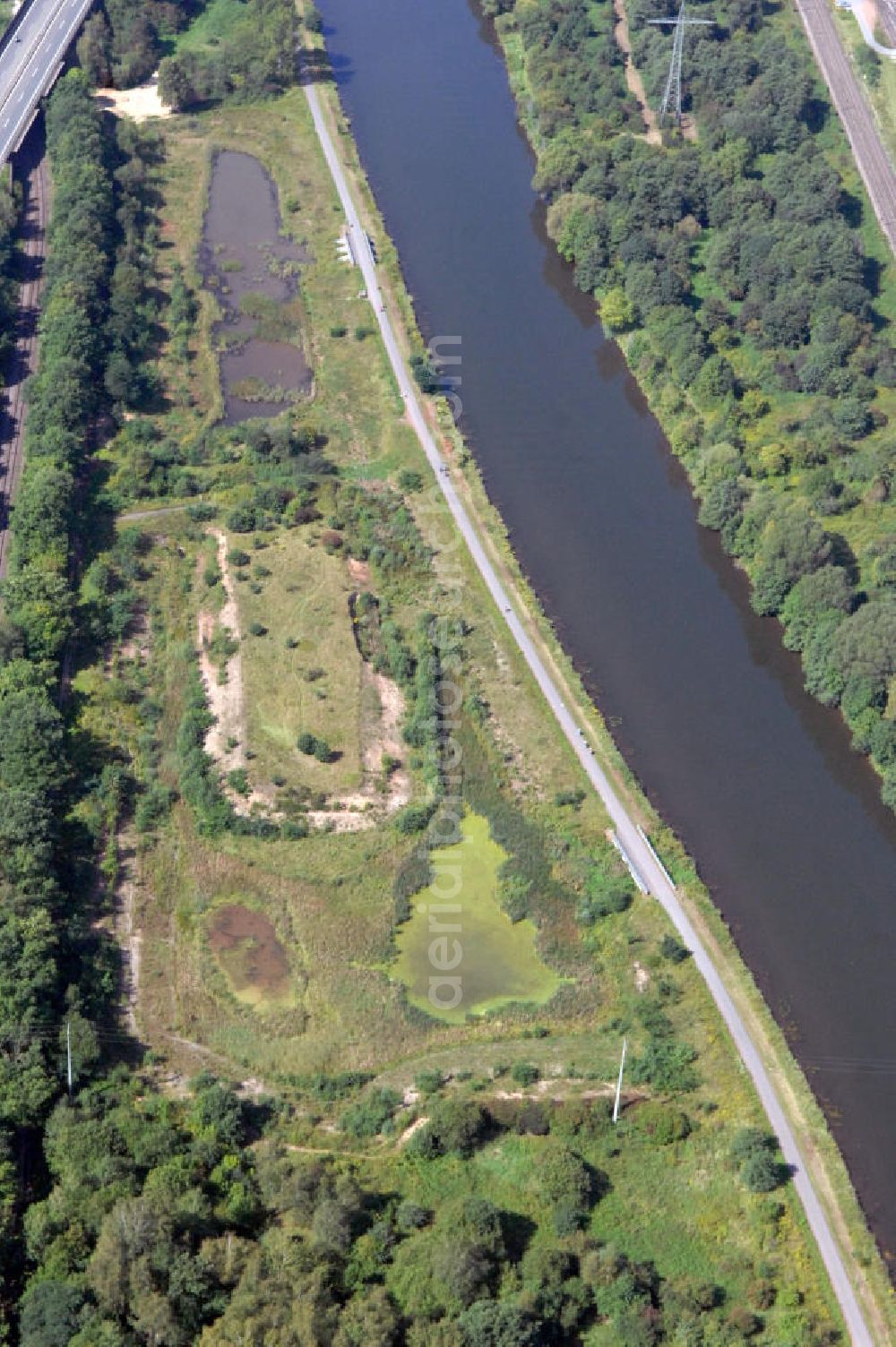 Aerial photograph Bous - Blick aus Osten entlang der Saar bei Bous im Saarland. Am linken Saarufer erstreckt sich Wadgassen. Am rechten Ufer erstreckt sich Bous.View from east along the Saar river.