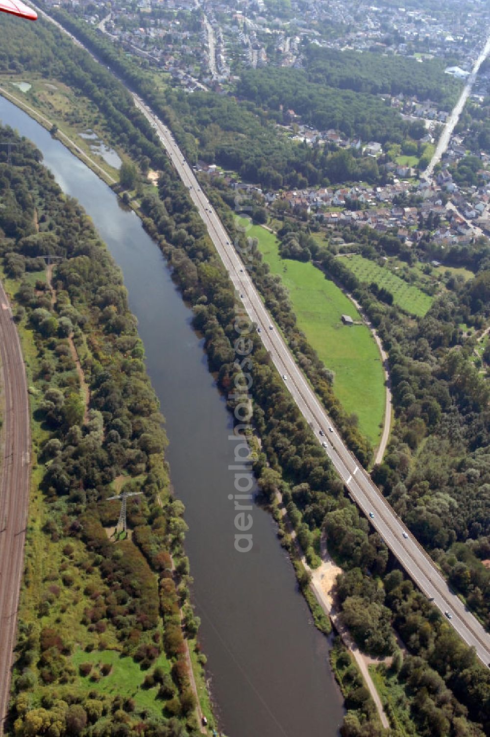 Aerial image Bous - Blick aus Westen entlang der Saar bei Bous im Saarland. Am linken Saarufer erstreckt sich die Autobahn 620 vorbei an Wadgassen. View from west along the Saar river.