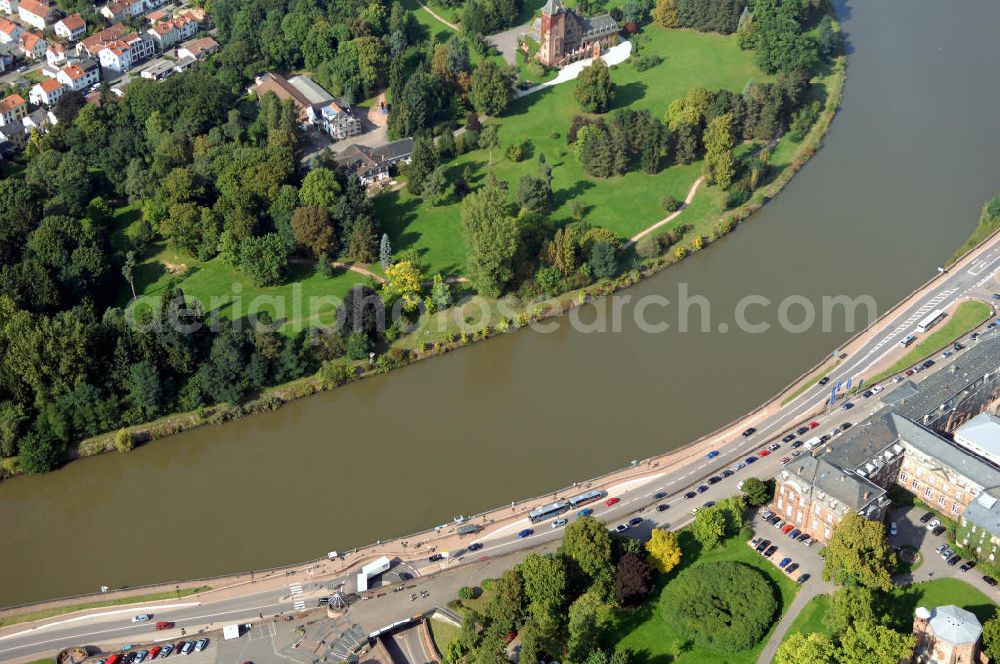 Mettlach from above - Blick aus Süden von Mettlach über die Saar auf eine Parkanlage in Keuchingen.