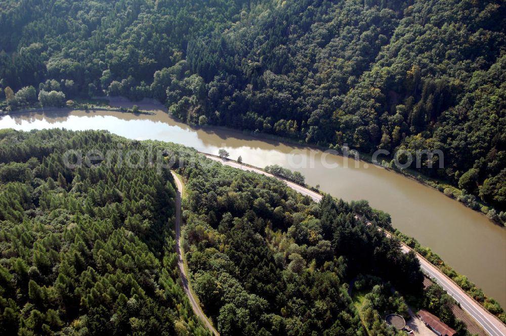 Aerial photograph Mettlach - Blick aus Nordost über den Herrgottstein entlang der Saar auf den Lutwinus-Wald mit Kapelle und einem Flachwasserbereich an der Saar.