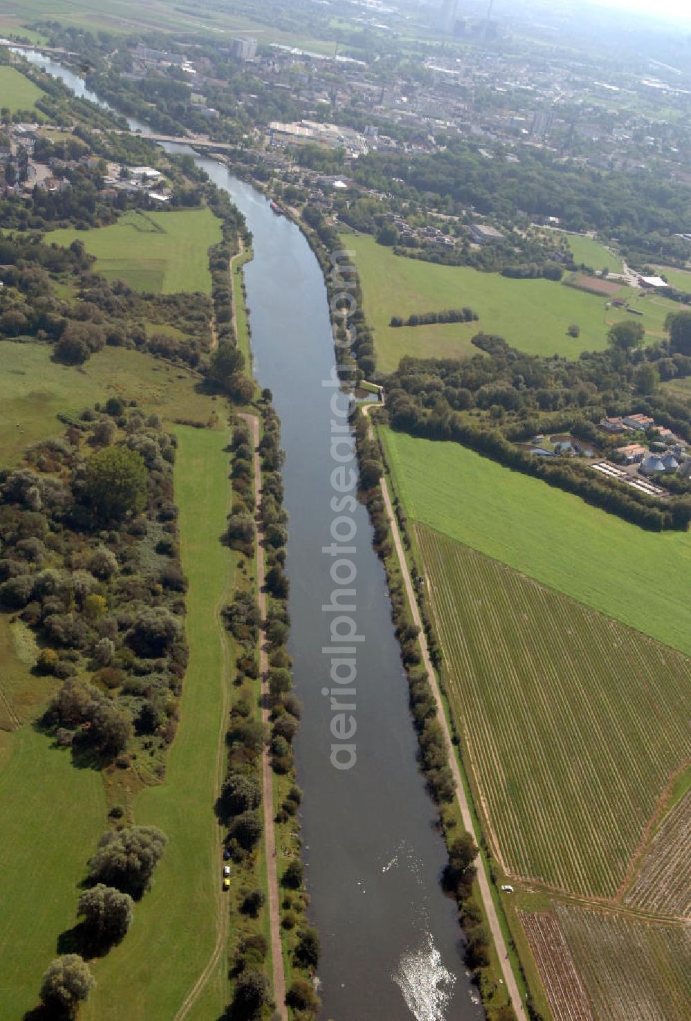 Saarlouis from above - Blick aus Nordosten entlang der Saar bei Saarlouis und Wallerfangen im Saarland. View from northeast along the Saar river.