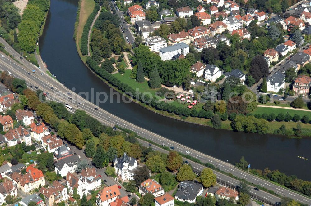 Aerial photograph Saarbrücken - Blick aus Südosten über die Bundesautobahn / Autobahn A 620 im Stadtteil St. Arnual am linken Saarufer auf das rechte Saarufer im Stadtteil St. Johann in Saarbrücken im Saarland. Course of the river Saar in the district of St. Arnual and St. Johann in Saarbrücken. Next to the riverer there is the highway A 620.