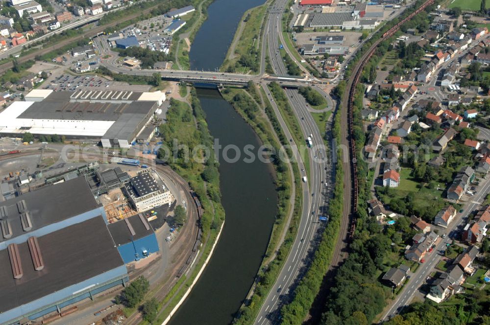 Aerial image Völklingen - Blick aus Südwesten entlang der Saar mit der Karolinger Brücke in Völklingen im Saarland. Am linken Saarufer erstreckt sich die Autobahn 620 mit der Ausfahrt Völklingen im Stadtteil Fürstenhausen. Am rechten Ufer erstreckt sich in der Stadtmitte das Stahlwerk Völklingen der Saarstahl AG. View from southwest along the Saar river.