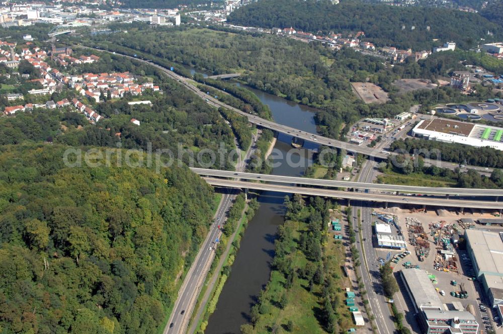 Aerial image Saarbrücken - Blick aus Süden entlang der Saar mit der Saartalbrücke der Autobahn A 6 in Saarbrücken im Saarland. Am linken Saarufer erstreckt sich die Bundesstraße 406 bzw. die Autobahn 620 im Stadtteil St. Arnual. Am rechten Saarufer erstreckt sich die Bundesstraße 51 im Stadtteil Güdingen. View from south along the Saar river.