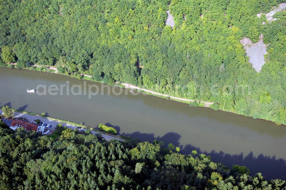 Mettlach OT Keuchingen from above - Blick aus Südwest über die Saar ein Steilhang im Waldgebiet der Burg Montclair.