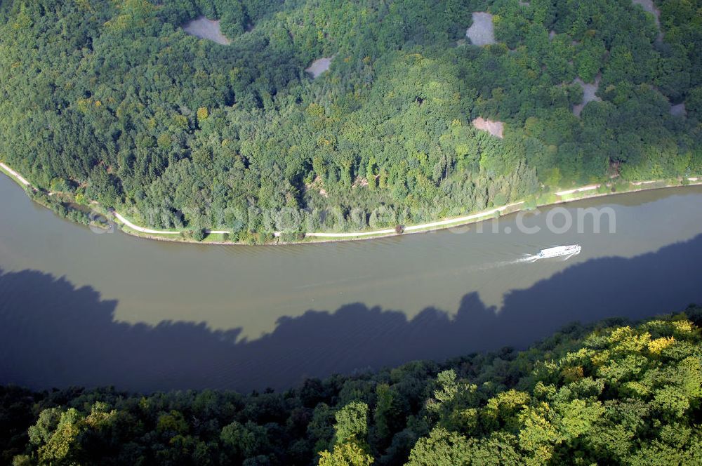 Mettlach OT Keuchingen from above - Blick aus Südwest über den Montclair-Wald und die Saar auf den Lutwinus-Wald.