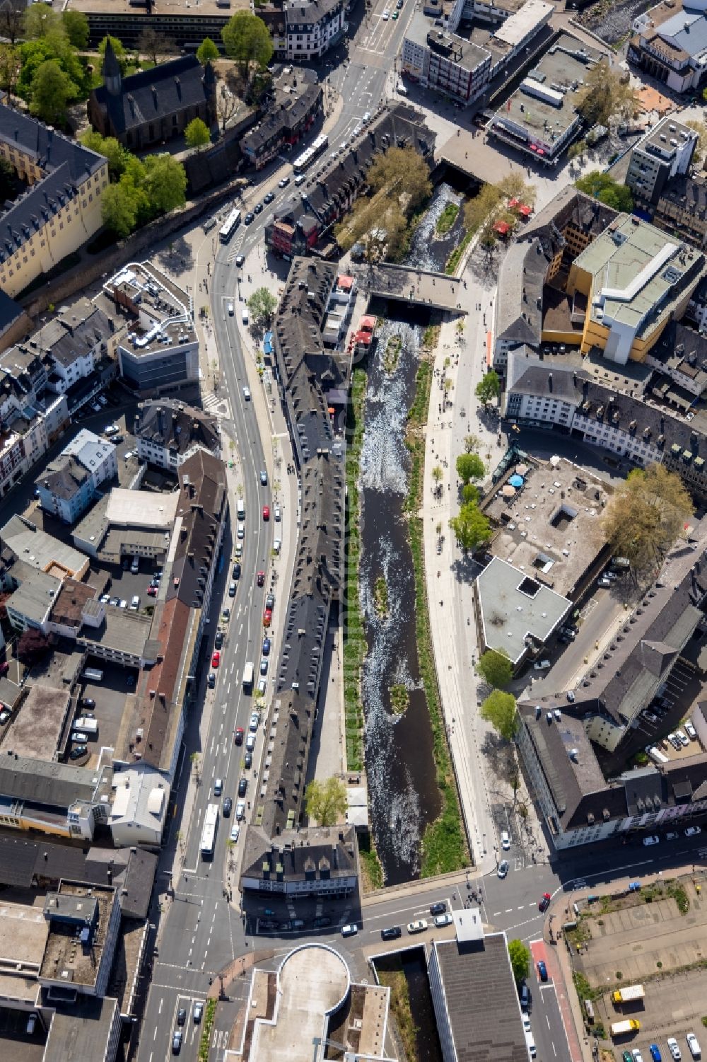 Aerial photograph Siegen - Course of the river of Sieg along the Sandstrasse - Brueof-Busch-Strasse in Siegen in the state North Rhine-Westphalia, Germany